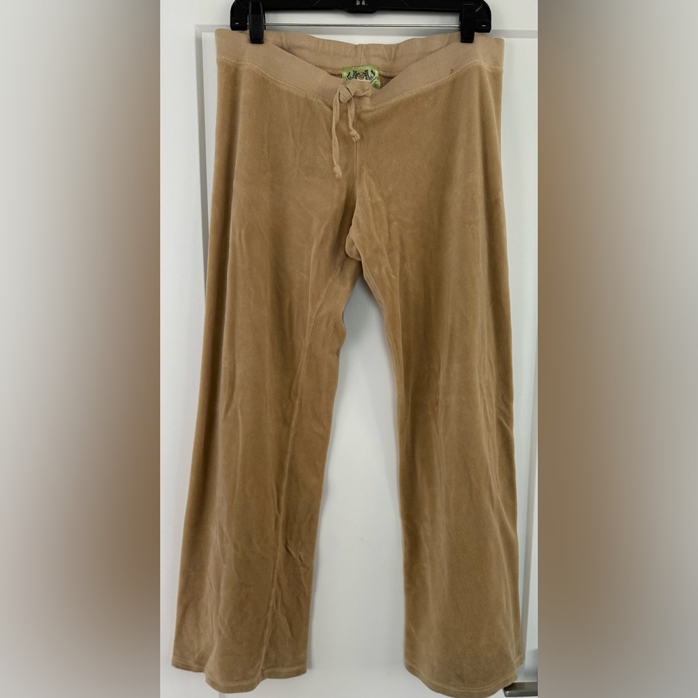 Authentic Juicy Couture Tan Velour Pants
Size L